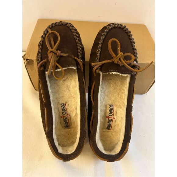 Minnetonka Brown Leather fur lined moccasin slippers size 6 women’s - Picture 2 of 5
